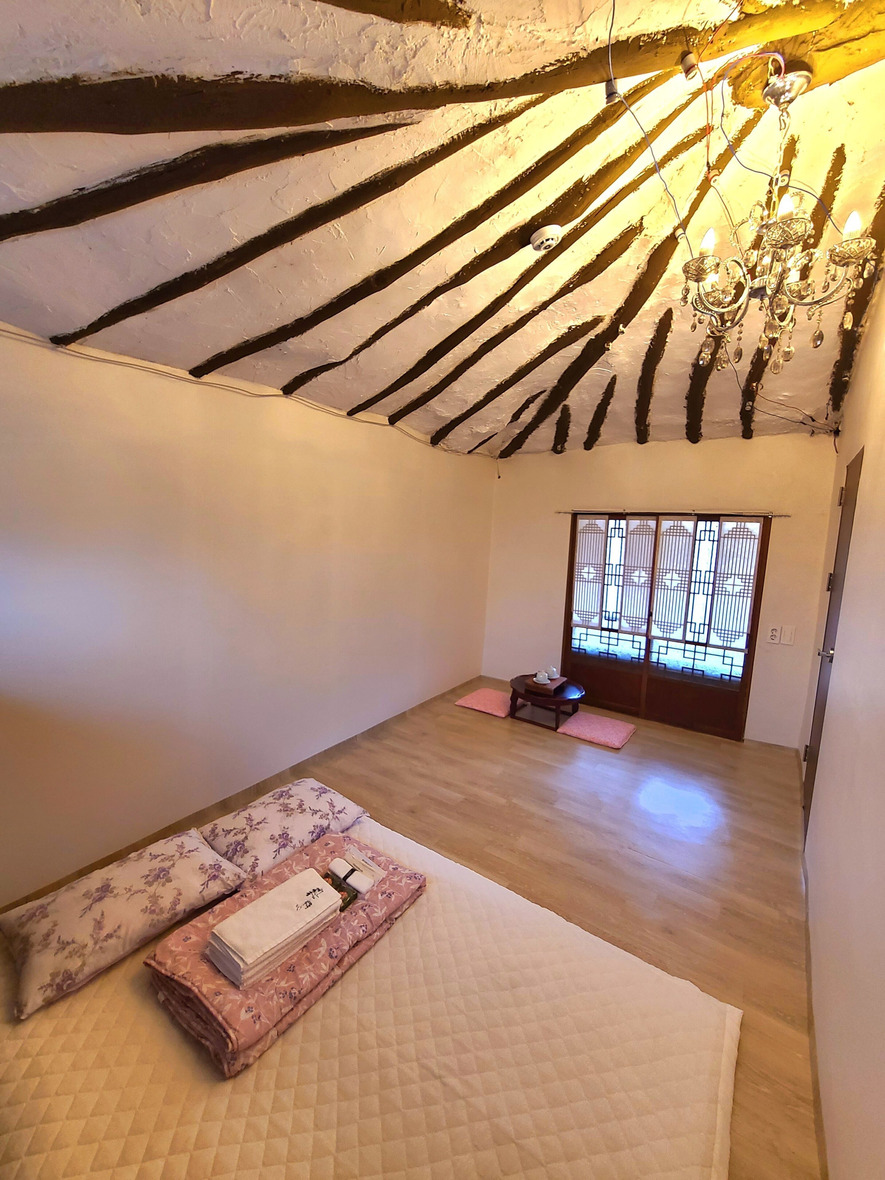 1 bedroom, hypo-allergenic bedding, laptop workspace, iron/ironing board