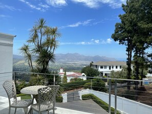 Outdoor dining - Apartment Da Vinci in Picasso´s (Cape Town)