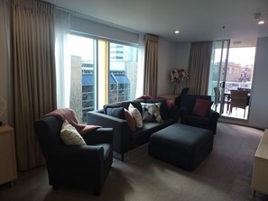 TV, DVD player - CBD Deluxe Private 2 bedroom apartment (Adelaide)