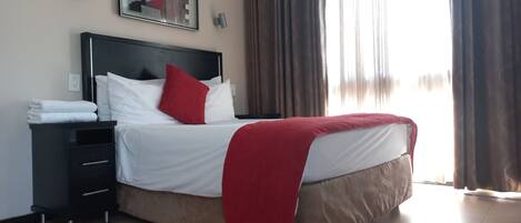 6 slaapkamers, verduisterende gordijnen, een strijkplank/strijkijzer