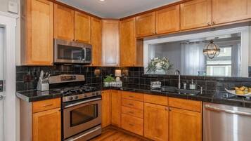 Refrigerador, microondas, horno, lavavajillas