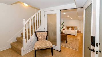 4 bedrooms, desk, iron/ironing board, free WiFi