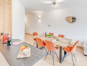 Dining - Champagny en Vanoise: Apartment 6 people, 3 rooms, balcony (Champagny-en-Vanoise)