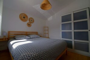 2 chambres, fer et planche à repasser, Wi-Fi gratuit, draps fournis