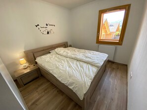 2 bedrooms, free WiFi - Charming 2BR Apartment with Sleeping Nook, South-Facing Balcony, Garage & Ski Locker (Saint-Jean-de-Sixt)