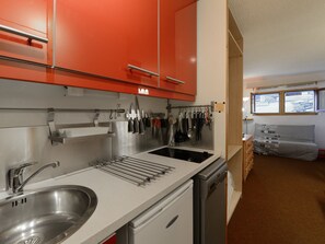 Réfrigérateur, micro-ondes, four, lave-vaisselle