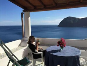 Outdoor dining - Mela House in Canneto - Sea and Aeolian Islands View from Lipari (Canneto)