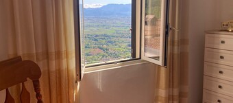 Peppe and Lucia's house, adjacent to the home of Lucio Battisti