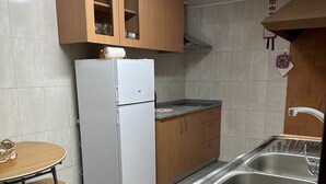 冰箱、微波炉、炉灶、电热水壶
