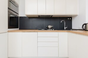 Fridge, microwave, oven, stovetop - Magellan 12 | 2 Bedrooms | Family | Balcony (Warszawa)