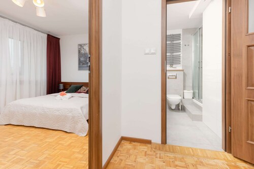 Spacious Apartment with 2 Bedrooms | Balcony | Work Space