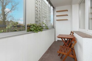 Outdoor dining - Magellan 12 | 2 Bedrooms | Family | Balcony (Warszawa)