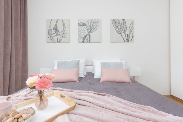 2 bedrooms, iron/ironing board, WiFi, bed sheets