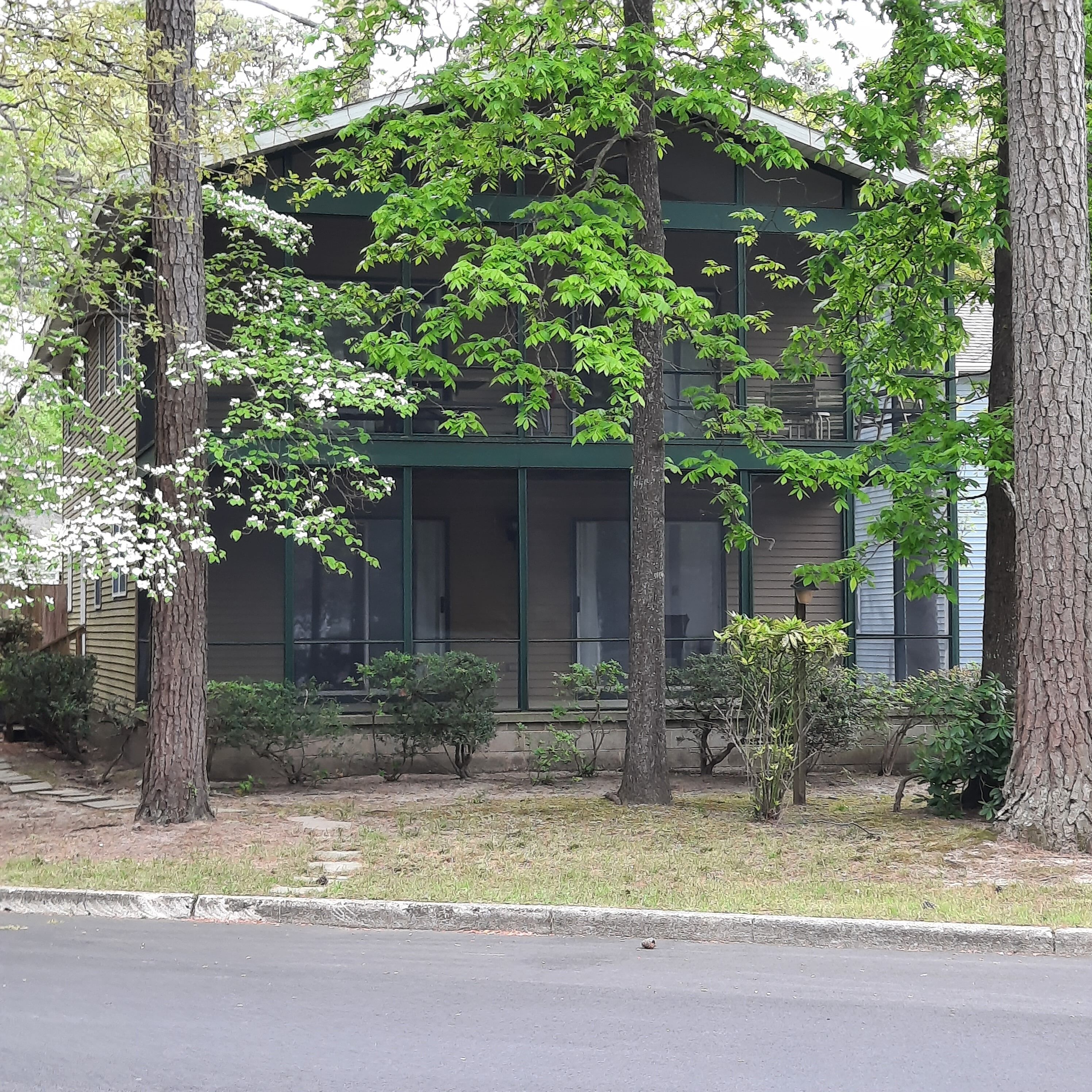 LINENS INCLUDED!! ENOUGH ROOM FOR THE WHOLE FAMILY! RENT TODAY!