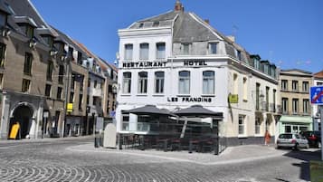 Mặt tiền nơi lưu trú