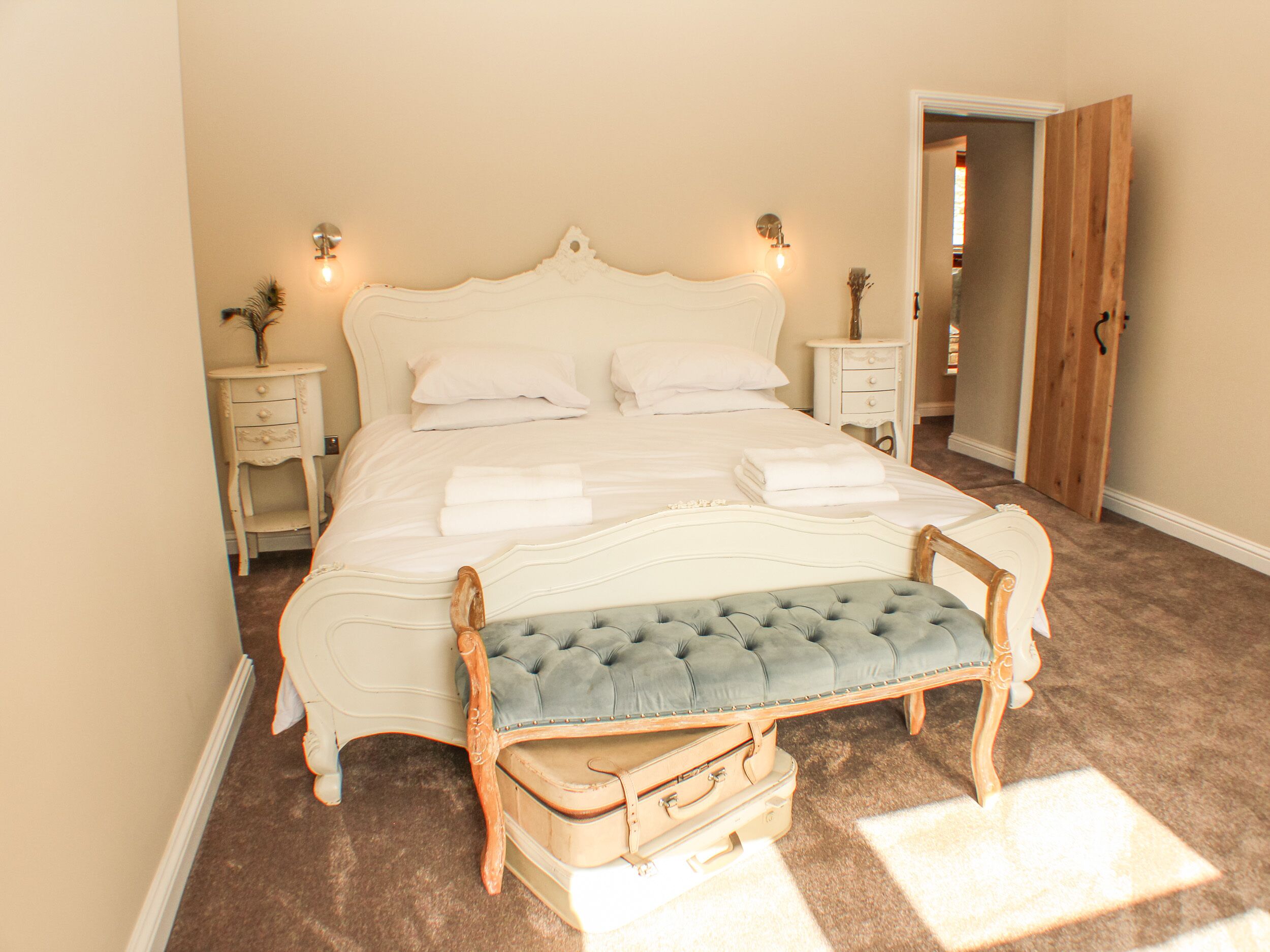 2 bedrooms, individually decorated, individually furnished, free WiFi