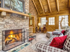 Interior - Firefly Creek, Free Attraction Tickets Tickets, Hot Tub, On a Creek, Fire Pit!!! (Gatlinburg)