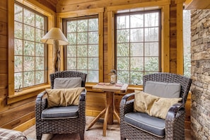 Interior - Firefly Creek, Free Attraction Tickets Tickets, Hot Tub, On a Creek, Fire Pit!!! (Gatlinburg)