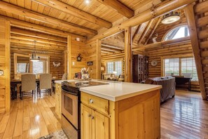 Interior - Firefly Creek, Free Attraction Tickets Tickets, Hot Tub, On a Creek, Fire Pit!!! (Gatlinburg)