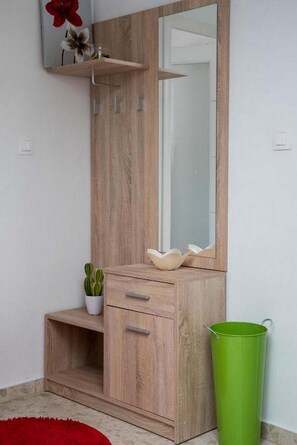 아파트 (One Bedroom Apartment with Terrace) | 내부