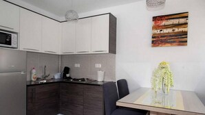 Leilighet (One Bedroom Apartment) | Eget kjøkken | Kjøleskap