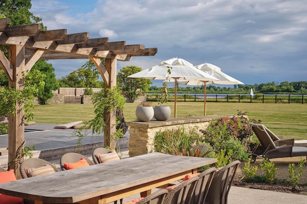 The Manor House | Terrace/patio