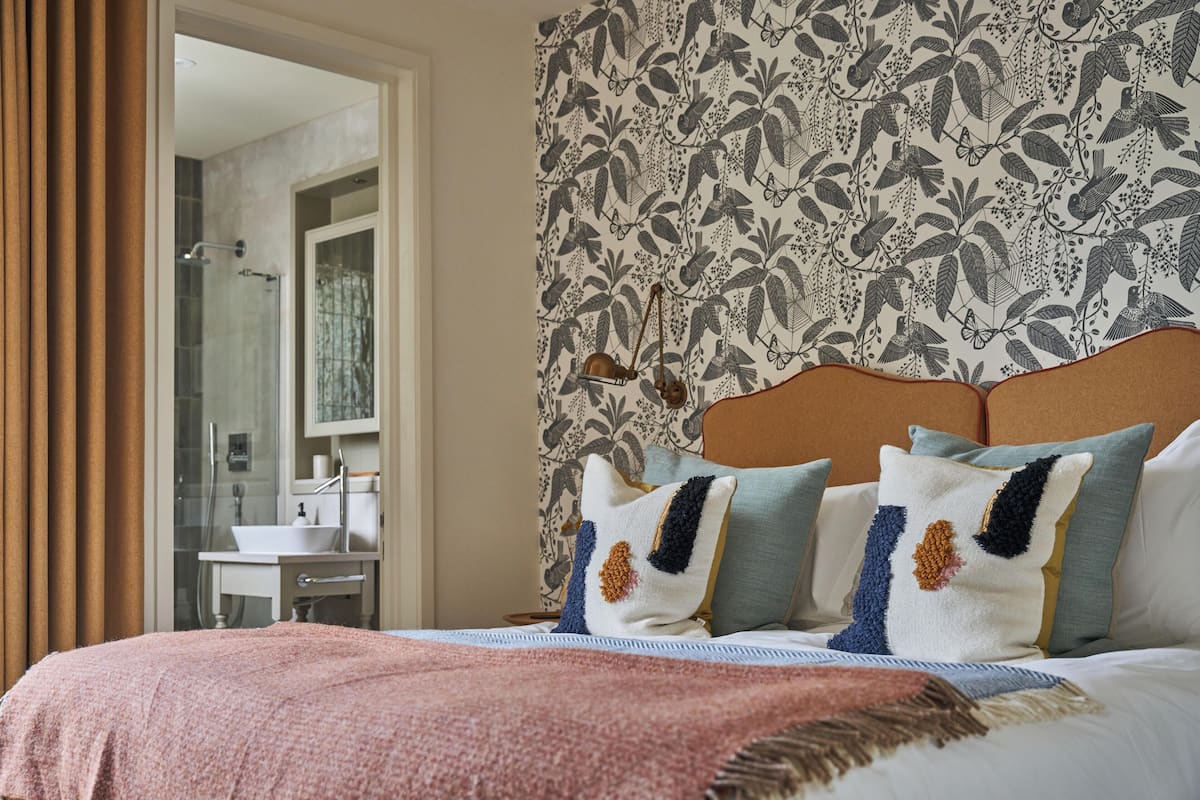 Superior-Zimmer, 1 King-Bett (Superior King Room) | Allergikerbettwaren, Bügeleisen/Bügelbrett, kostenloses WLAN, Bettwäsche