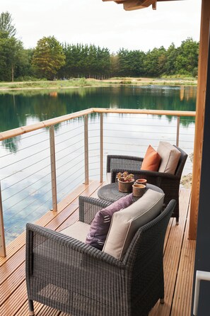 Ferienhütte, 2 Schlafzimmer, Seeseite | Terrasse/Patio