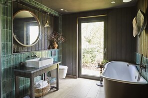 Hair dryer, towels, soap, shampoo - The Lakes By YOO (Lechlade)