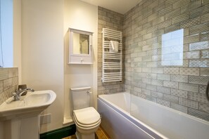 Combinazione doccia/vasca, asciugacapelli, asciugamani