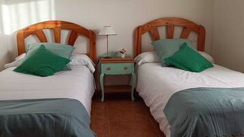 5 bedrooms, desk, iron/ironing board, travel cot