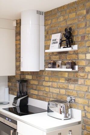 Fridge, microwave, oven, stovetop - Stylish Soho Flat · 2 Bed 2 Bath · Central London (London)