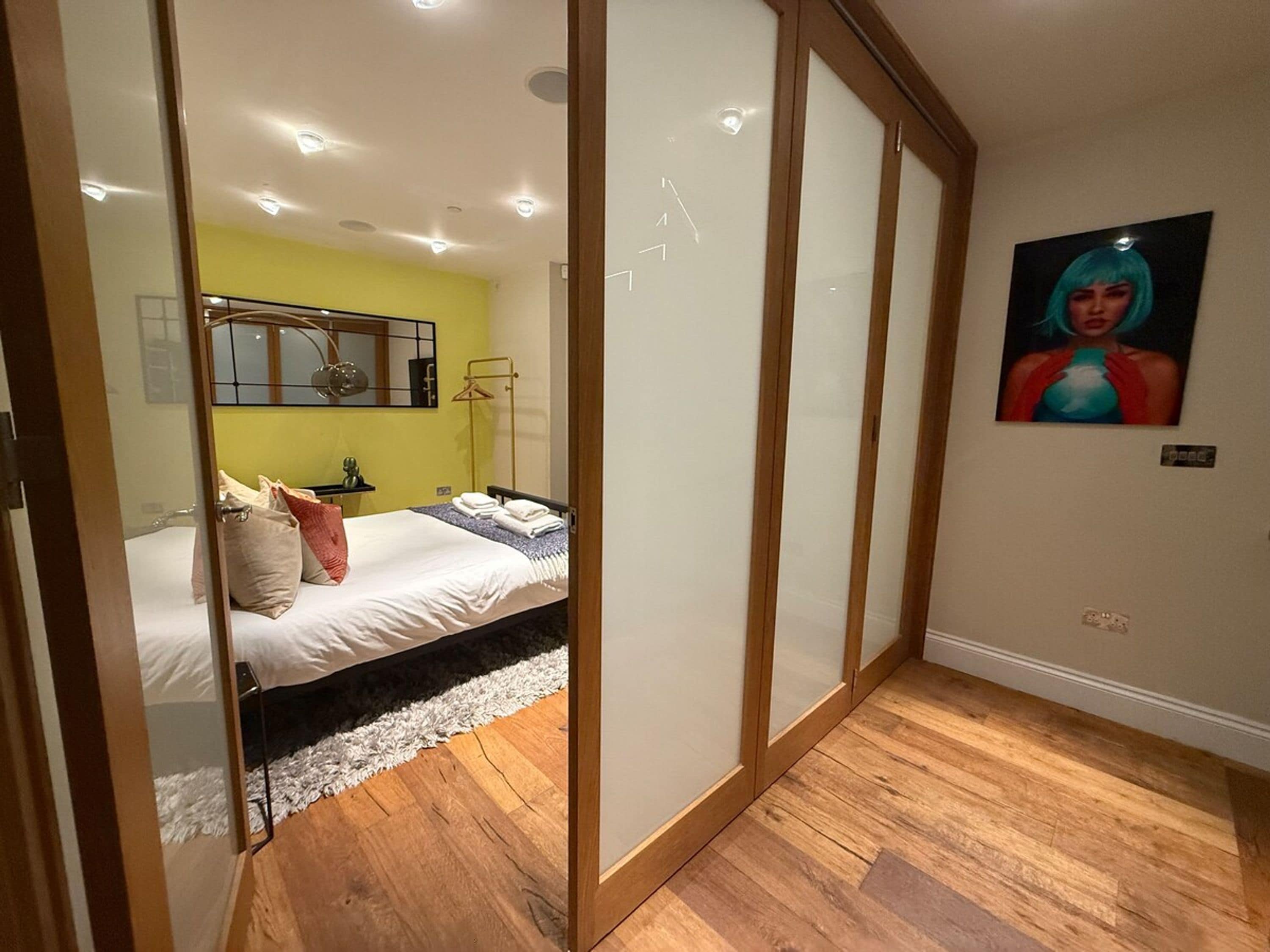 2 Schlafzimmer, Schreibtisch, Bügeleisen/Bügelbrett, Reisekinderbett