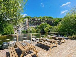 Outdoor dining - Branock, Tor Down Quarry (Bodmin)