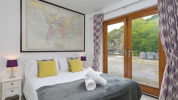 4 bedrooms, individually decorated, individually furnished, free WiFi