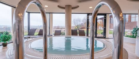 Indoor spa tub