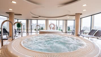 Indoor spa tub