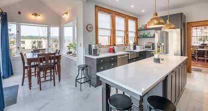 Tobias Place Off Main | 9 Bed, 4 Bath