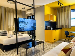 Minibar, individually decorated, individually furnished, desk - Levinski Market Hotel (Tel Aviv)