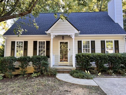 Comfortable, Clean, and Convenient to Everything!