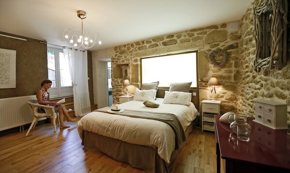 2 bedrooms, iron/ironing board, travel cot, free WiFi