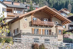 Exterior - Holiday Apartment "Villa Soldanella" with Mountain View, Garden & Wi-Fi (Ortisei)