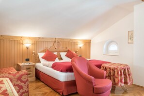 3 bedrooms, free WiFi, bed sheets - Holiday Apartment "Villa Soldanella" with Mountain View, Garden & Wi-Fi (Ortisei)