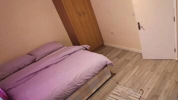 4 phòng ngủ, bàn ủi/dụng cụ ủi quần áo