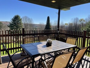 Outdoor dining - Big Sky - Great view, peaceful setting, near Gilbert Lake State Park (Mt Vision)