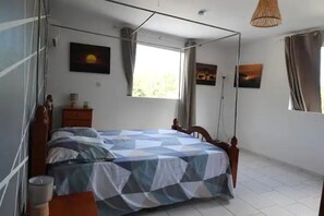 1 quarto, escrivaninha, ferros/tábuas de passar roupa, Wi-Fi de cortesia