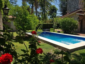 Outdoor pool - Funes, House 2 Bedrooms ideal family rest (Funes)