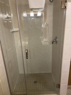 Combined shower/tub, towels, soap, toilet paper