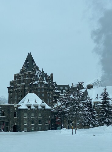 Cozy Ski Condo in the Canadian Rockies, Banff Canada