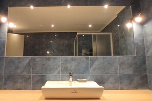 Bathroom - Lovely Modern Studio in Romanos Patras, Greece (Patras)
